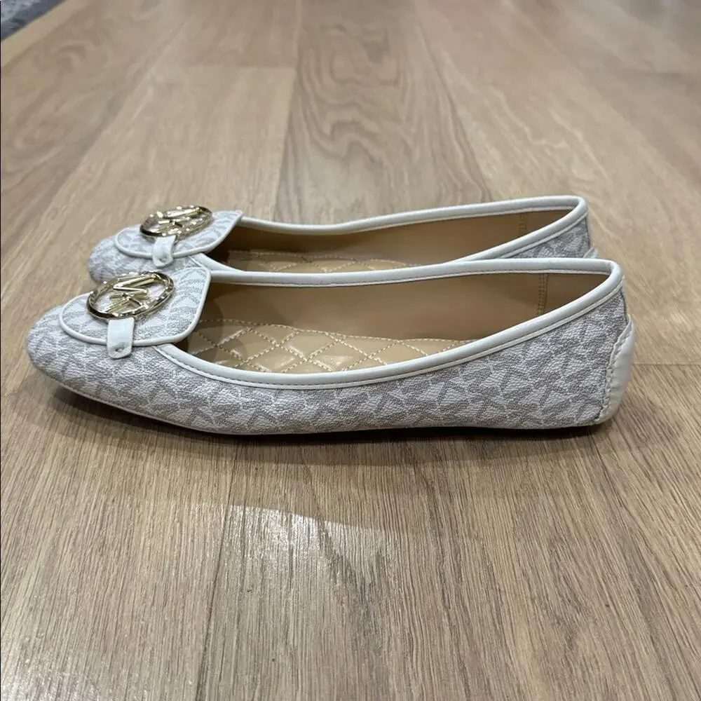 Michael Kors Lillie Logo Moccasins in Vanilla Colored Logo Print Canvas / Gold 9
